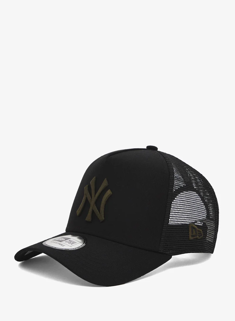 League Essential New York Yankees Trucker Cap