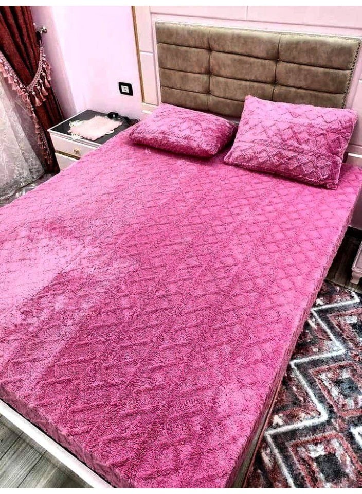 دفايه سرير فرو بارز الدفاه لأي سرير الاستيك داير ما يدور ثابت علي السرير ميتحركش دفاه + 2 خداديه طقم دفايه 3 قطع بيبس اي سرير 180sm وكمان بأستيك مش هتتحرك من علي المربه