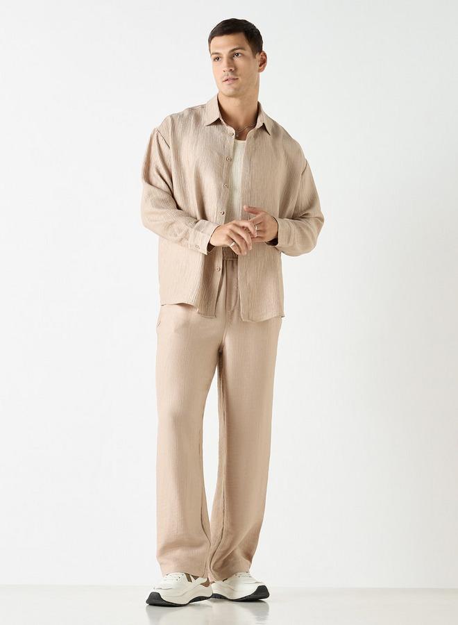 ايكونيك قميص بارز الملمس بياقة وقصة مريحة ووصلة أزرار مخفية من آيكونيك - Image 2