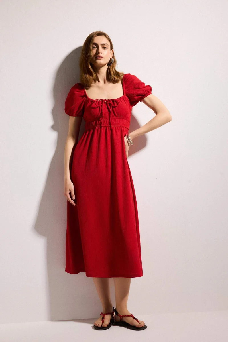ديفاكتو Square Collar Midi Dress