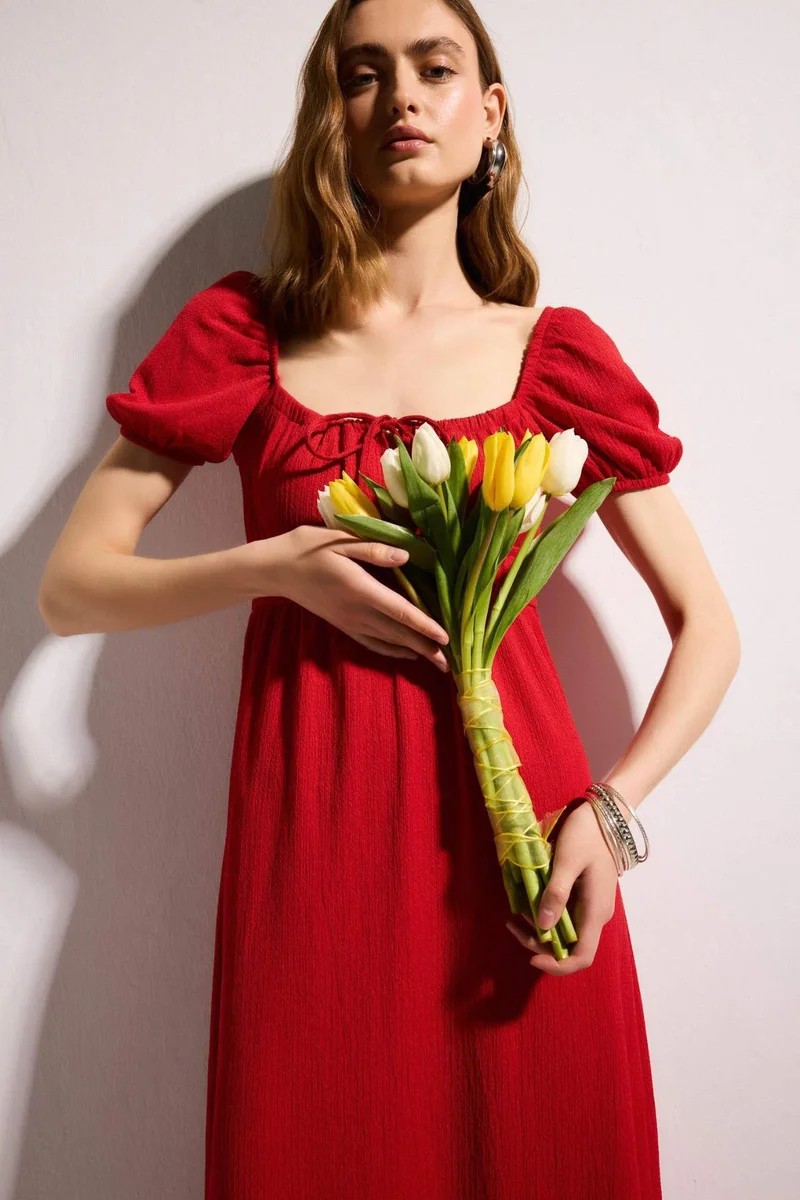 ديفاكتو Square Collar Midi Dress