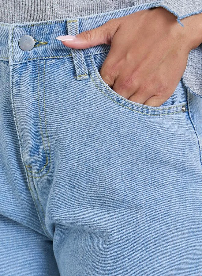 ستايلي جينز بأرجل واسعة بلمسة غسيل