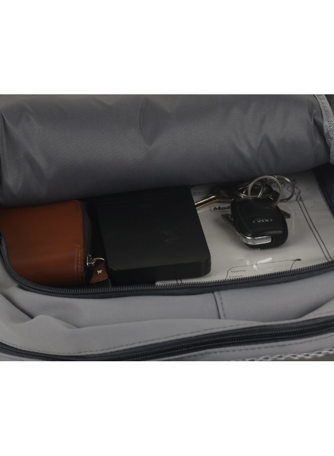 A backpack suitable for work, college, and school. A laptop backpack. A university student backpack. An everyday bag. - Image 3