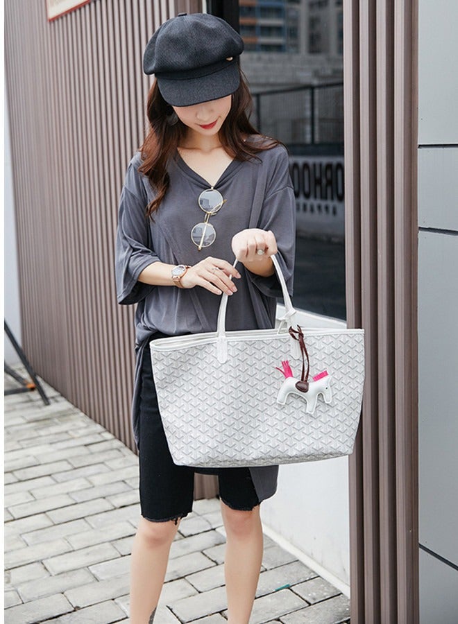 Women's Fashion Versatile Travel Bag Handbag Large Capacity Commuter Shopping Bag Tote Bag Paired with Small Bag Pony Pendant Random Color 38cm * 26cm * 18cm - Image 4