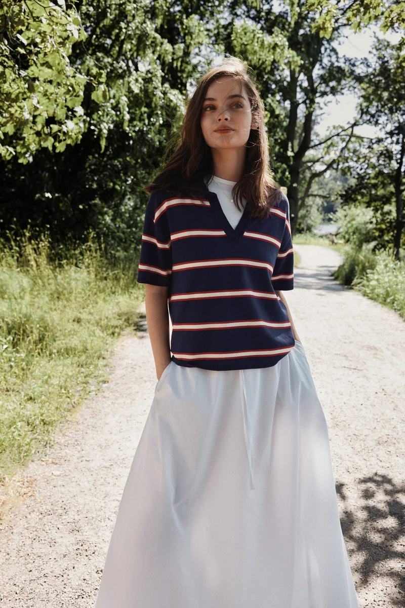 اتش اند ام تي-شيرت بولو ناعم محبوك بقصة فضفاضة