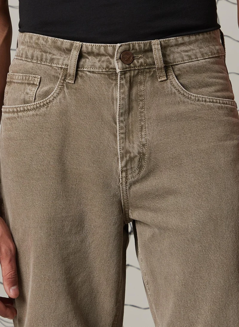 Hubberholme Men's Beige 100% Cotton Distressed Jeans