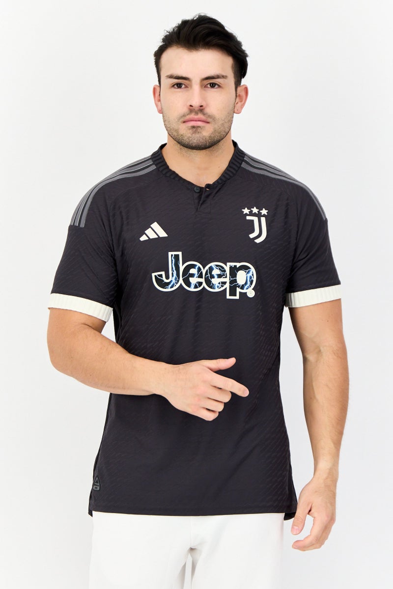 Adidas قميص كرة القدم ليوفنتوس للرجال بقصة ضيقة بأكمام قصيرة، رمادي فحمي - Image 1