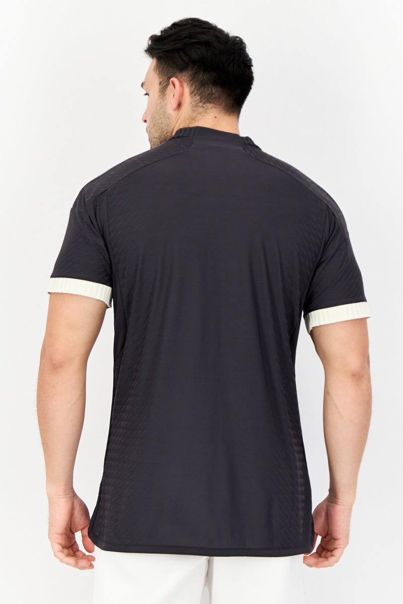 Adidas قميص كرة القدم ليوفنتوس للرجال بقصة ضيقة بأكمام قصيرة، رمادي فحمي - Image 3