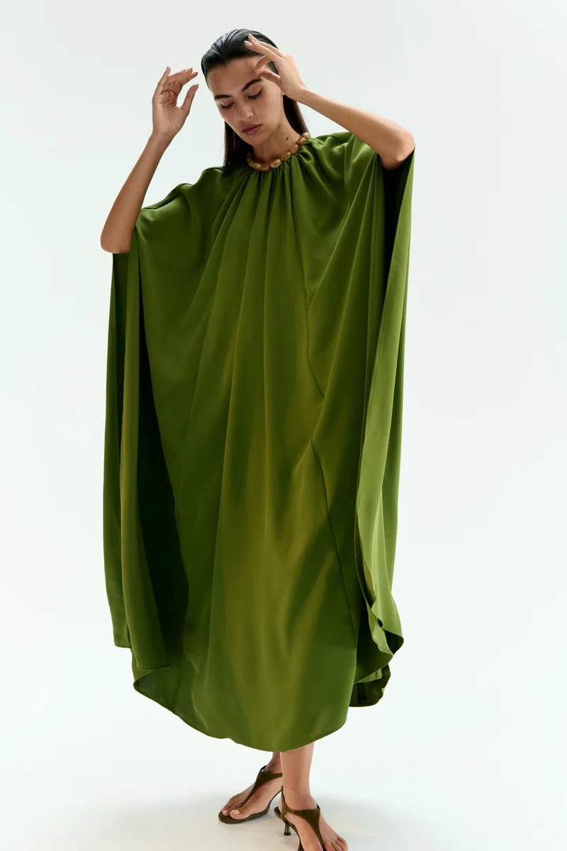 اتش اند ام فستان بكاب ومزين بالخرز