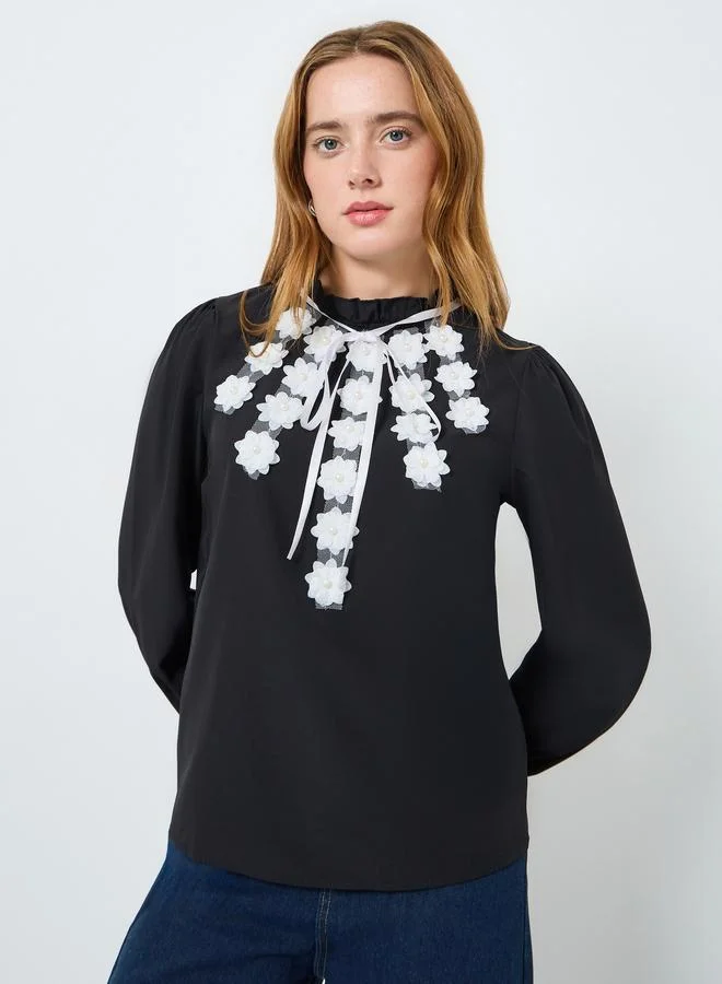 تايك تو بلوزة بتفاصيل تطريز زهور