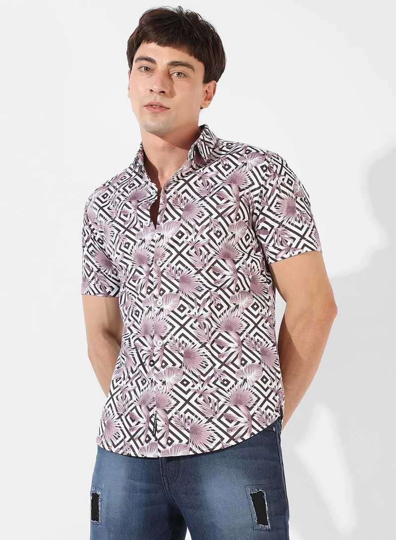 كامبوس سوترا قميص كاجوال بقصة عادية مطبوع باللونين الأبيض والأسود للرجال