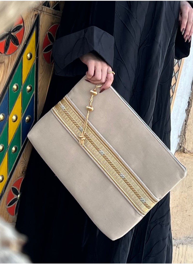 Generic - Pouch of the Bisht - Image 1