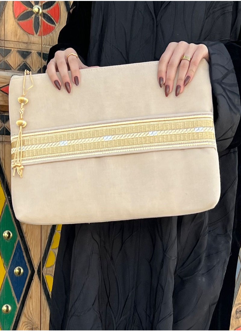 Generic - Pouch of the Bisht - Image 1
