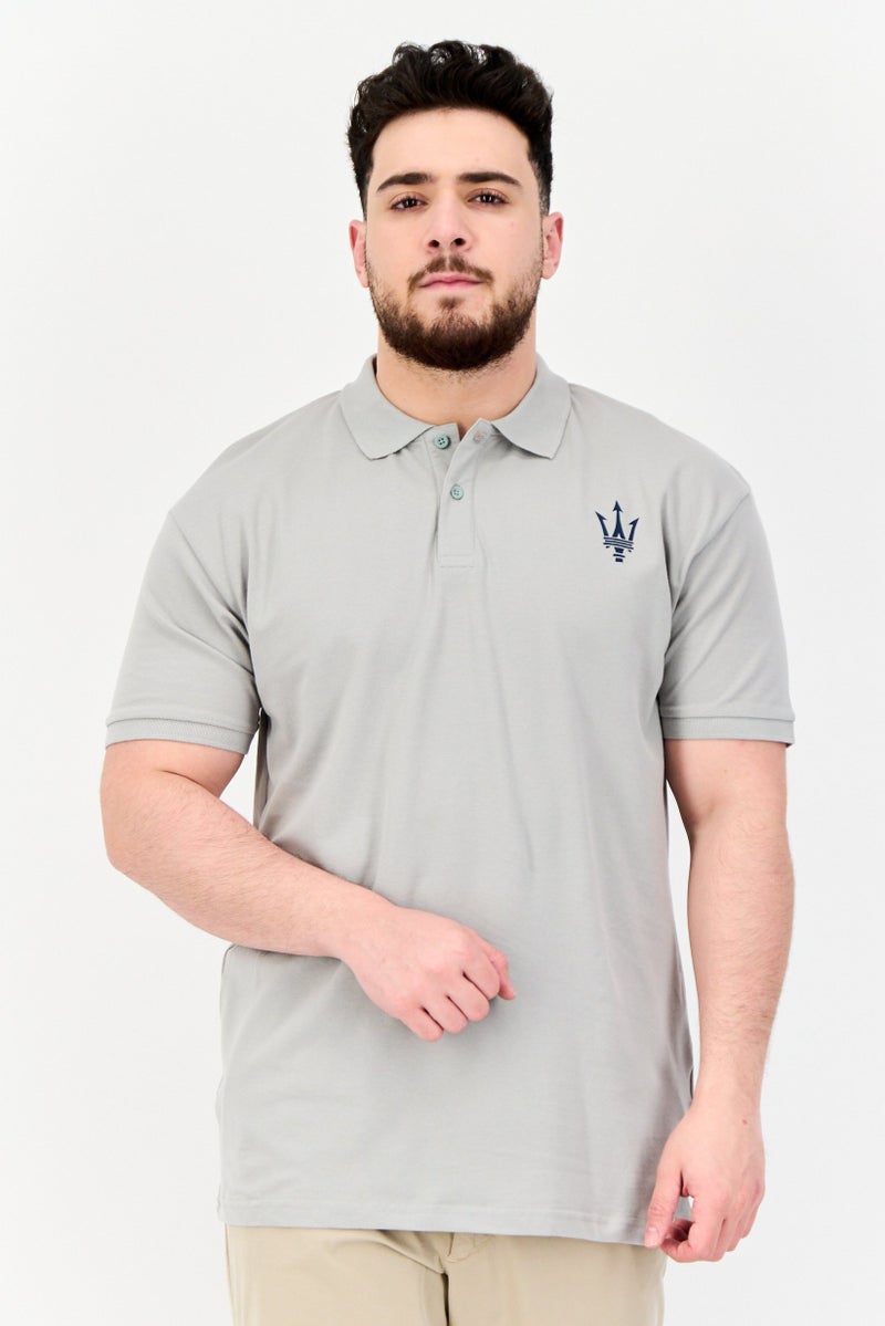 Maserati تي شيرت بولو بأكمام قصيرة للرجال بتصميم عادي مع شعار العلامة التجارية، رمادي فاتح - Image 1