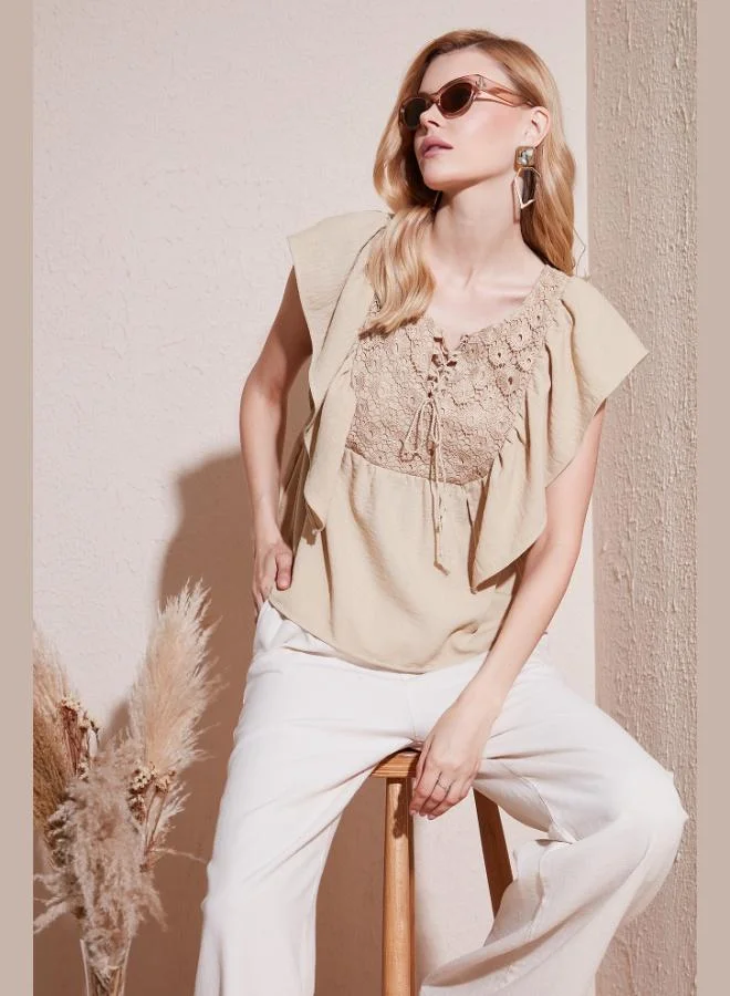 ليلا بلوزة نسائية ليلا بقصة عادية وربطة أمامية وكشكش