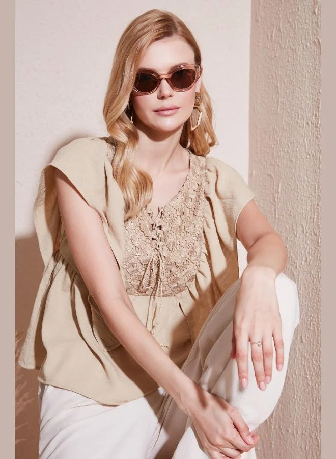 ليلا بلوزة نسائية ليلا بقصة عادية وربطة أمامية وكشكش