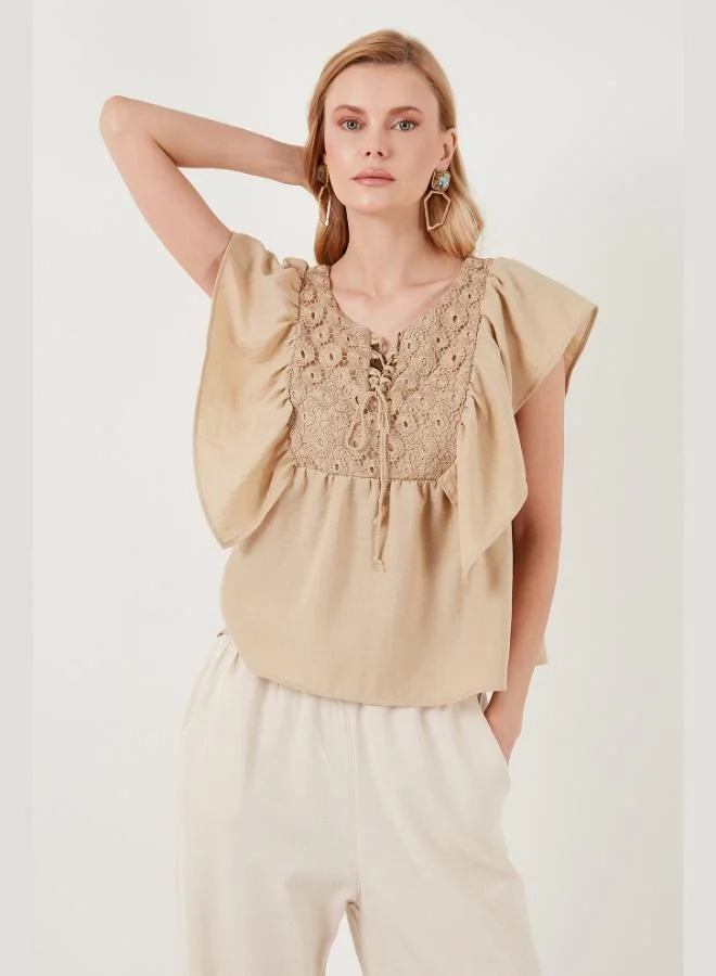 ليلا بلوزة نسائية ليلا بقصة عادية وربطة أمامية وكشكش