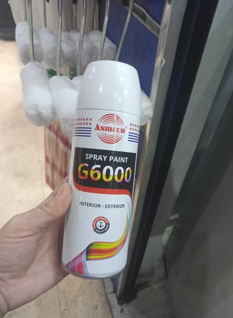 White glossy spray paint