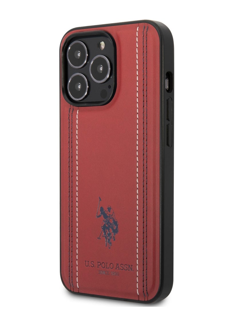 يو اس بولو جراب iPhone 14 Pro مصنوع من جلد البولي يوريثان مع خطوط مخيطة وخط مزدوج وشعار حصان - أحمر - Image 1