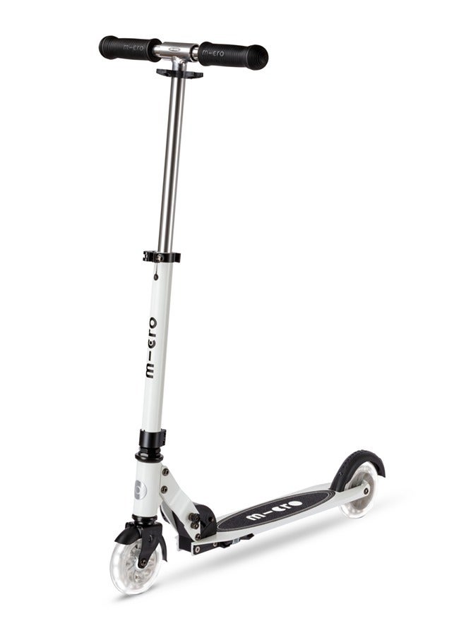 Micro سكوتر ميكرو | سكوتر سبرايت جلو LED قابل للتعديل باللون الأبيض | خفيف الوزن | عجلات مضيئة | قابل للطي | 6-12 سنة | للأولاد والبنات - Image 1