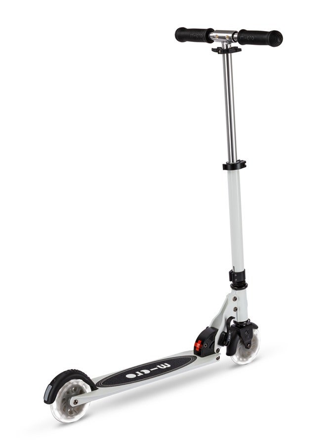 Micro سكوتر ميكرو | سكوتر سبرايت جلو LED قابل للتعديل باللون الأبيض | خفيف الوزن | عجلات مضيئة | قابل للطي | 6-12 سنة | للأولاد والبنات - Image 3