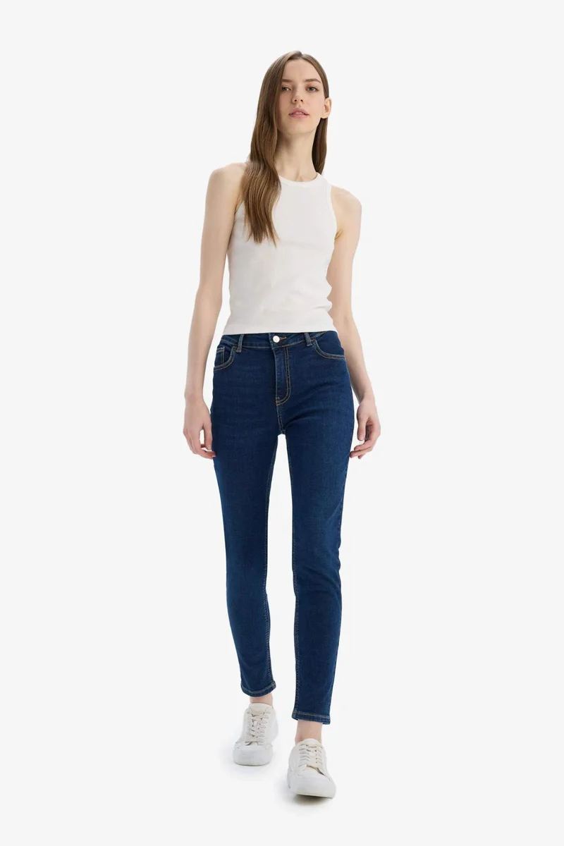 ديفاكتو Rebeca High Waist Straight Leg Long Washed Jeans