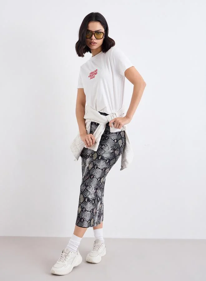 Styli Styli Embroidered Detail Regular Fit T-Shirt