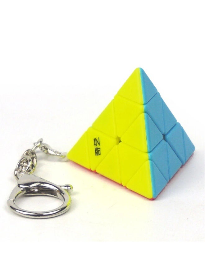 ميدالية QiYi Pyraminx Mini – لغز هرمي صغير محمول لعشاق الألغاز