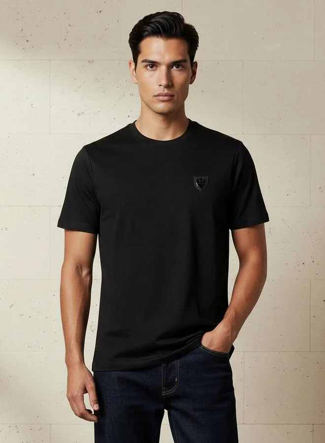 إمبيرور Emperor Men Regular Fit Crew Neck Short Sleeve Badge Accent T-shirt