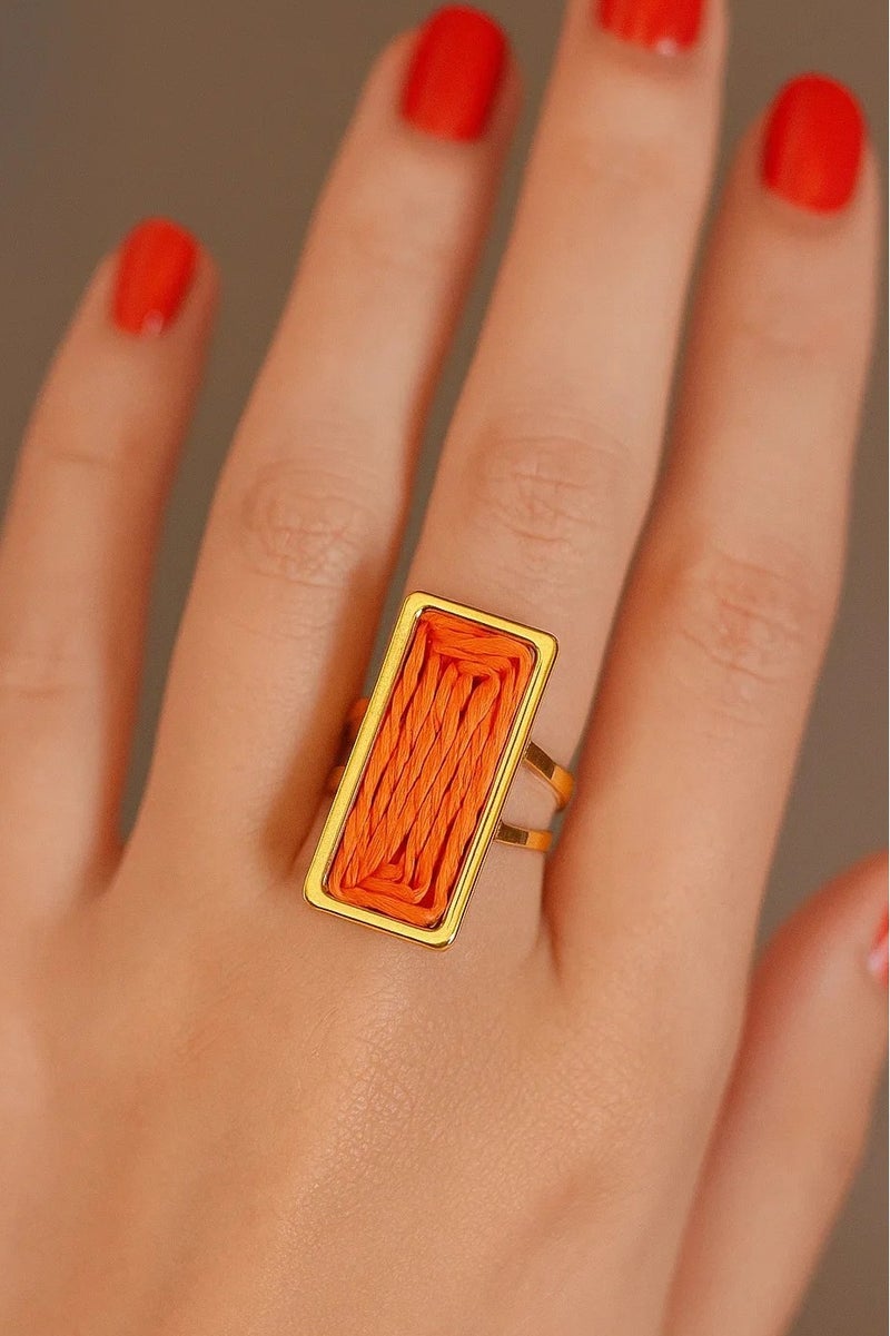 Vbranda A modern rectangular design ring with standout details rust-resistant. 