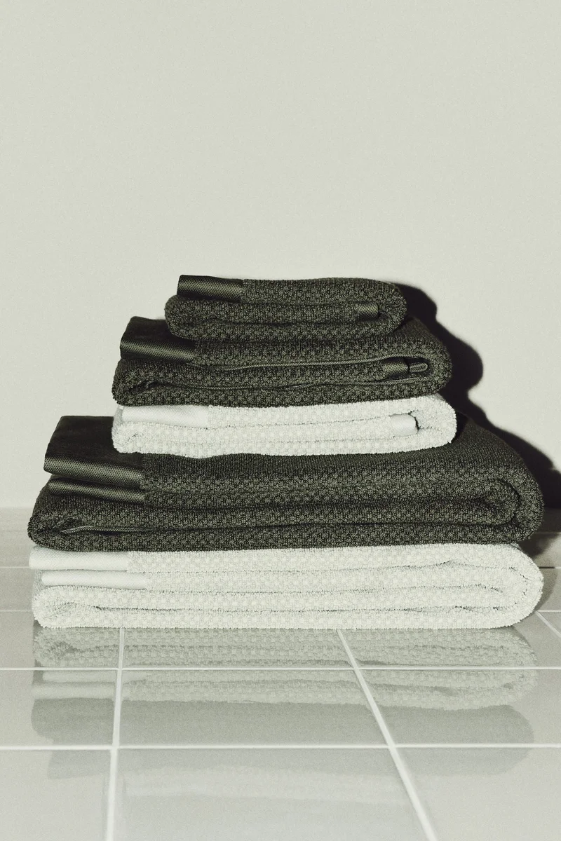 H&M Cotton terry bath towel