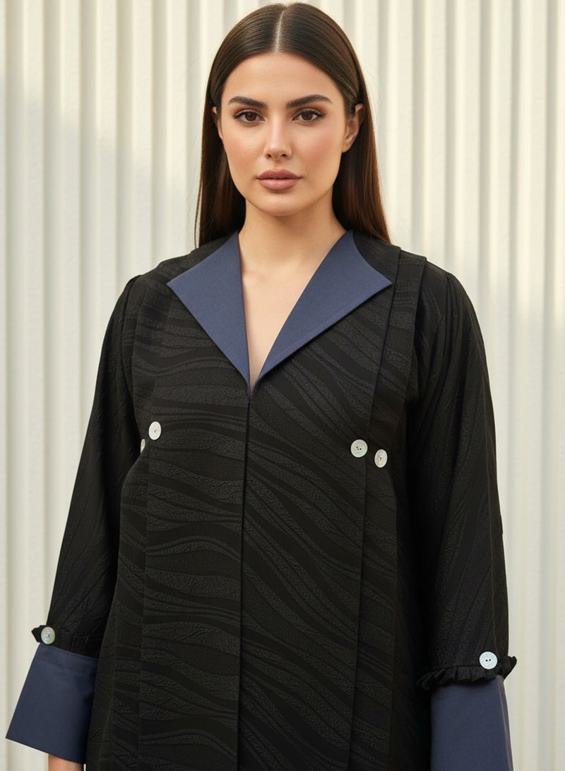 Moistreet Fukhroo Self-Patterned Abaya with Tailored Contrast Collar - Image 3
