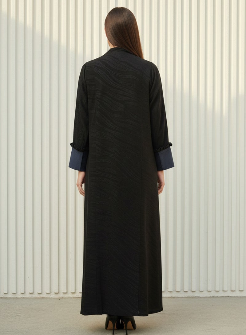 Moistreet Fukhroo Self-Patterned Abaya with Tailored Contrast Collar - Image 4