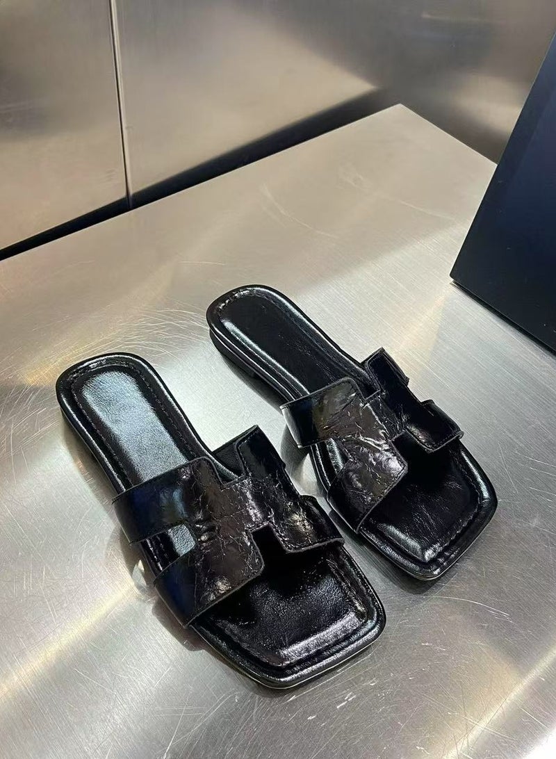 Women Fashion Summer Slippers Outdoor and Indoor Flat  Sandals  - Image 1