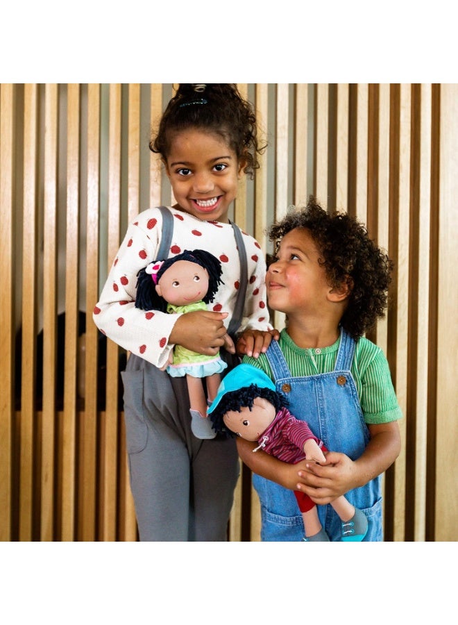 HABA دمية هابا كاري 12" سوداء مع ضفيرتين سوداويتين، وجه مطرز، فستان أخضر قابل للإزالة، دمية ناعمة قابلة للغسل في الغسالة - 18 شهرًا وما فوق - Image 4