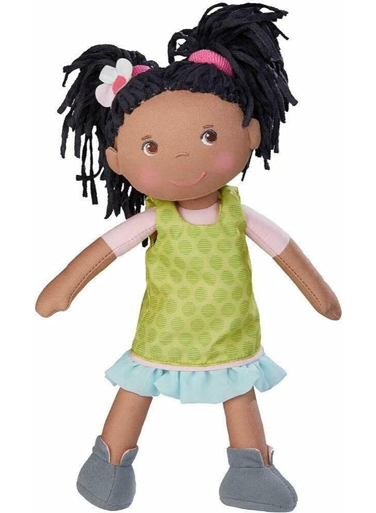 HABA دمية هابا كاري 12" سوداء مع ضفيرتين سوداويتين، وجه مطرز، فستان أخضر قابل للإزالة، دمية ناعمة قابلة للغسل في الغسالة - 18 شهرًا وما فوق - Image 1