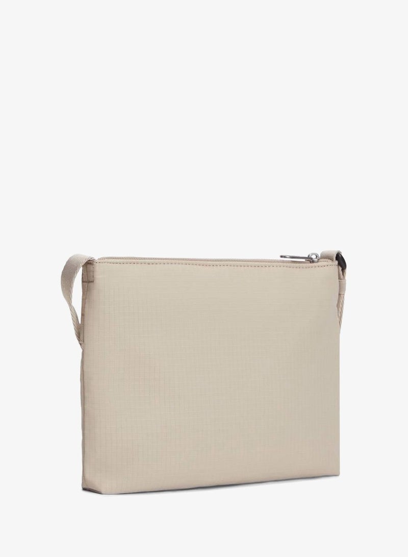 TOMMY JEANS Essential Ripstop Crossbody Sacoche Bag - Image 4