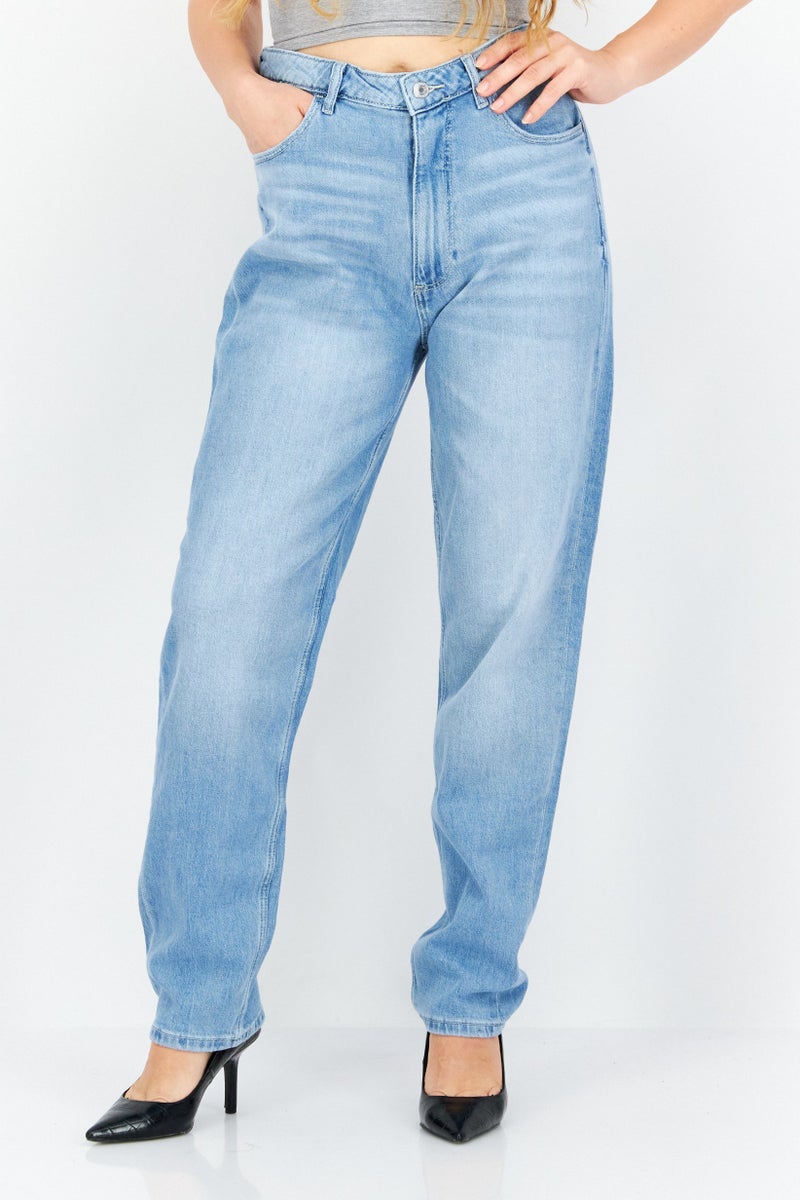 GUESS جينز دنيم مغسول للنساء بقصة عادية، أزرق - Image 1