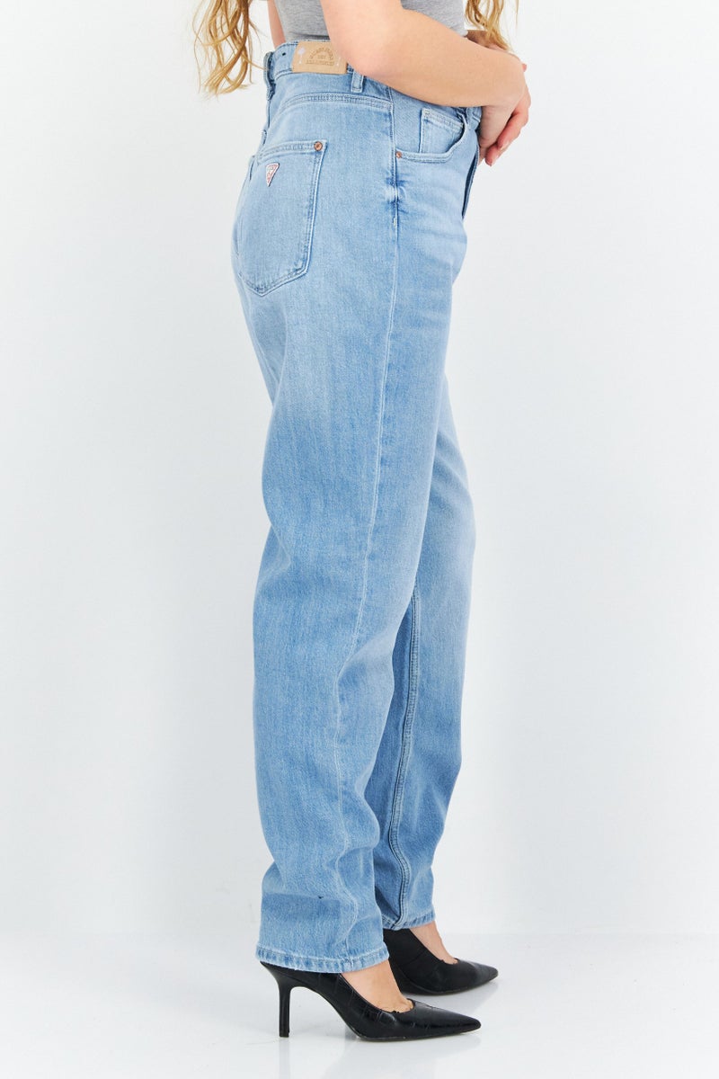 GUESS جينز دنيم مغسول للنساء بقصة عادية، أزرق - Image 2