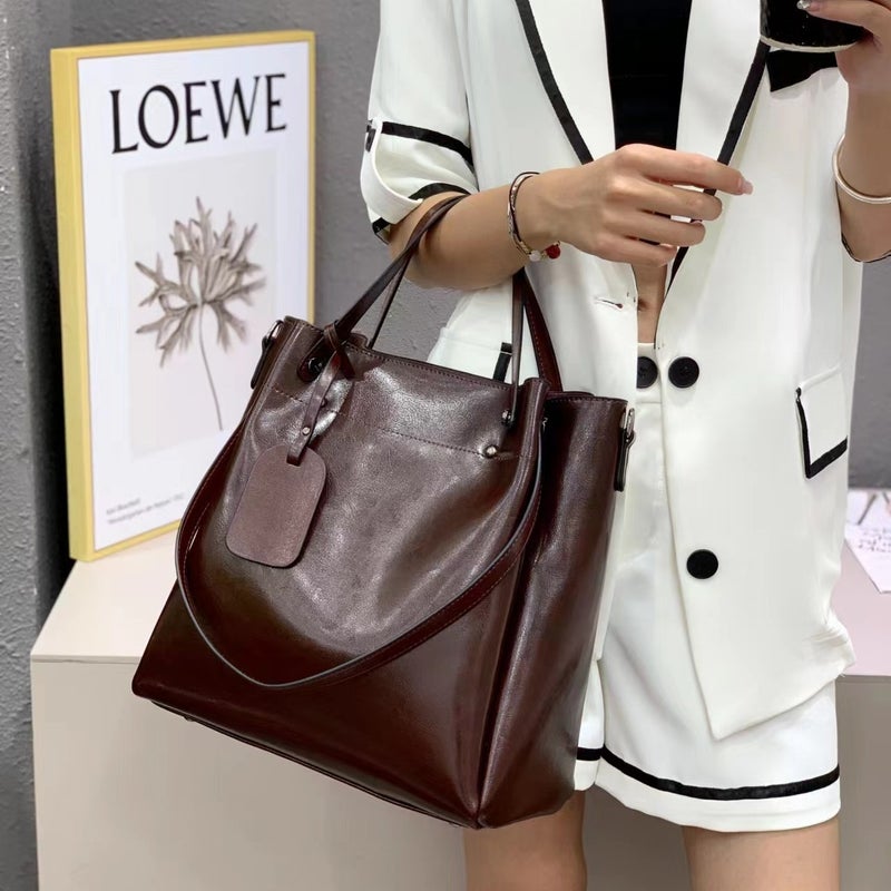 2025 Genuine Leather Women'S Bag Single Shoulder Crossbody Bag Tote Large Portable Bag Large Capacity Fashionable Oil Wax Cowhide Wedding Bag - Image 5