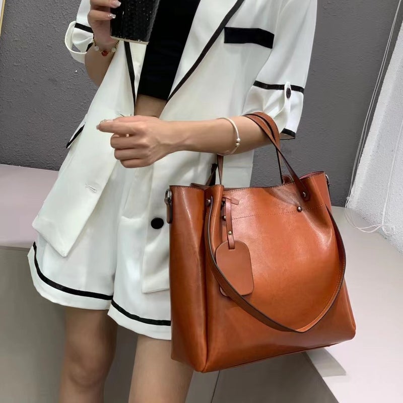2025 Genuine Leather Women'S Bag Single Shoulder Crossbody Bag Tote Large Portable Bag Large Capacity Fashionable Oil Wax Cowhide Wedding Bag - Image 2