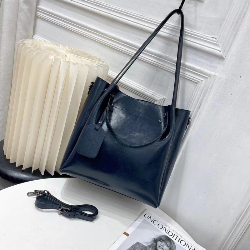 2025 Genuine Leather Women'S Bag Single Shoulder Crossbody Bag Tote Large Portable Bag Large Capacity Fashionable Oil Wax Cowhide Wedding Bag - Image 1