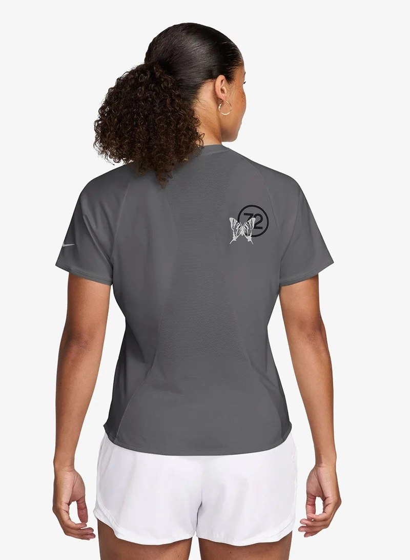 نايكي تيشيرت سويفت دراي فيت ديسربت