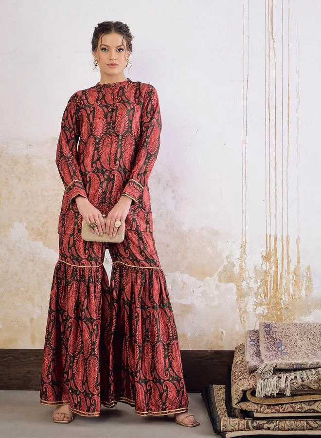 ساسافراس طقم بلوزة بأزرار أمامية من كاستوري كريب مع بنطال شراة بلون زمردي