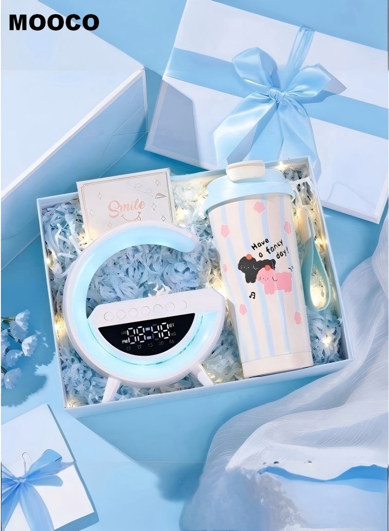 موكو مجموعة هدايا أنيقة للرجال/النساء تحتوي على مصباح ليلي مع مكبر صوت (وظائف متكاملة تشمل الشحن اللاسلكي للهواتف، الإضاءة المحيطة، المنبه، والساعة)، كوب قهوة (500 مل)، علب هدايا أعياد ميلاد للصبيان/البنات، مجموعة هدايا رمضان للعائلة، مجموعة هدايا أعياد ميلاد لها/له، سلة هدايا للذكرى السنوية للعائلة، عيد الحب، عيد الأب، عيد الأم، الذكرى السنوية للعائلة، عيد الشكر، عيد الميلاد، عيد الميلاد، هدايا رعاية الزملاء، مجموعة هدايا رعاية الشركات، هدية التخرج، هدية بداية المدرسة، هدية عيد رمضان، لعائلتك المحبوبين، الأب، الأم، الزوج، الزوجة، العشيق، الصديقة، الابن، الابنة، الأخ، الأخت، الشريك، الزميل، المعلم، الزميل في الدراسة - Image 1