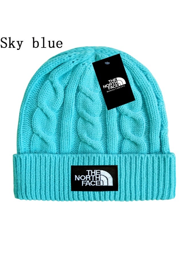 The North Face Sky Blue Cable-Knit Beanie - Vibrant Warm Winter Hat with Iconic Logo 558Size
