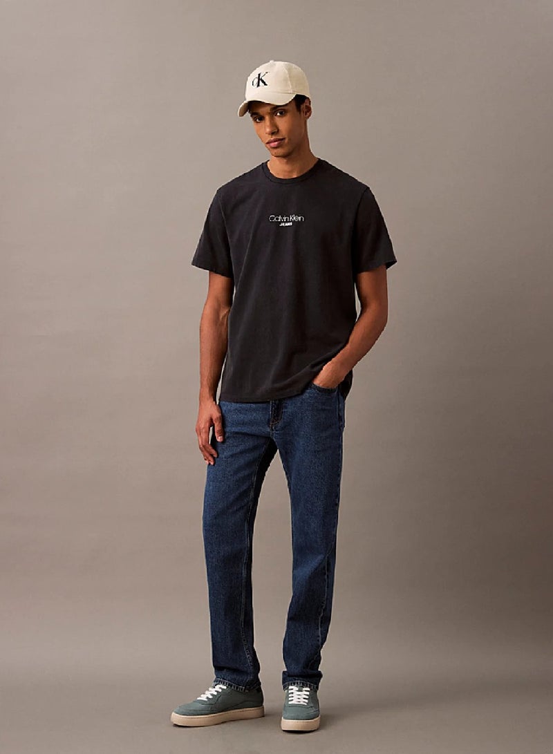 كالفن كلاين جينز تيشيرت بشعار بنمط باهت - Image 1