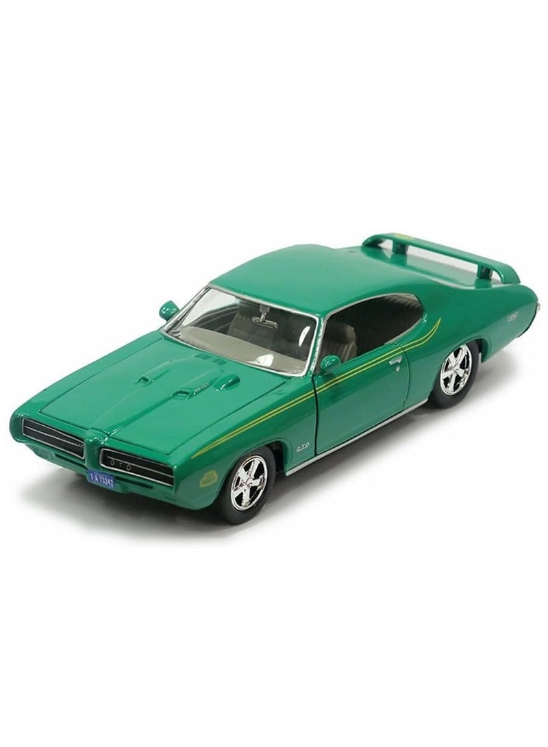 MotorMax Pontiac GTO Judge 1969 Die-Cast Model Car â€“ Green, 1:24 Scale - Image 1