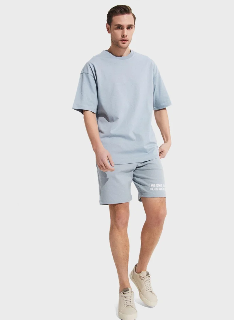 JUNE Essential Crew Neck T-Shirt