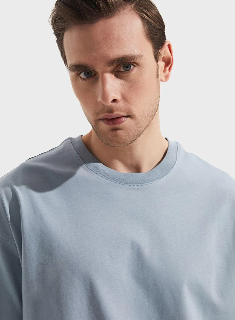 JUNE Essential Crew Neck T-Shirt